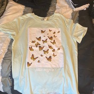 Graphic butterfly tee shirt size M